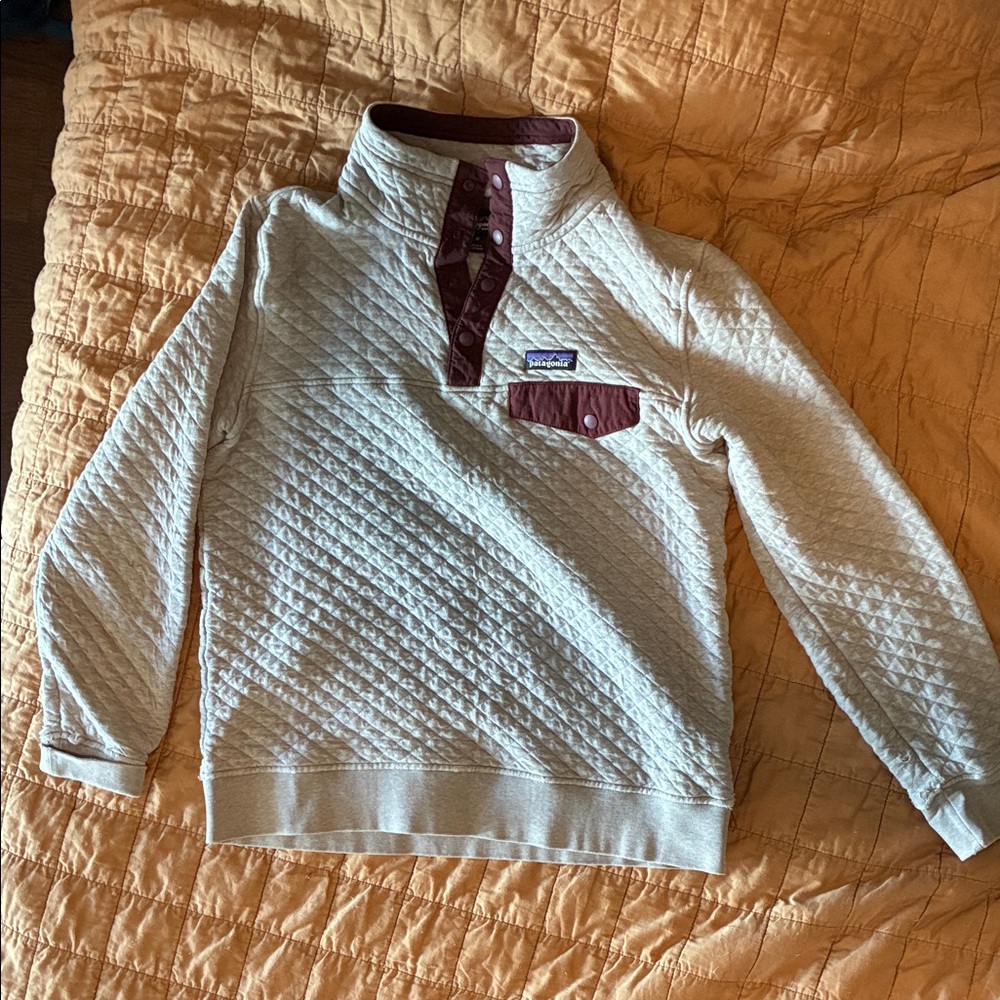 Patagonia Women’s Light Gray Quilted Sweater